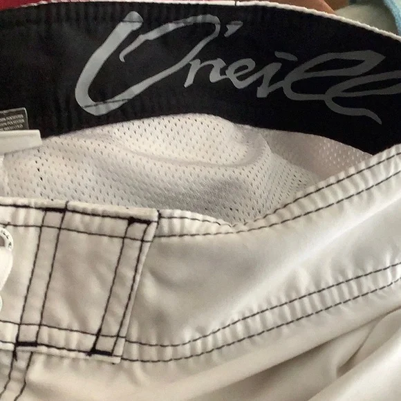 O’NEILL SURF 🏄‍♀️ SHORTS EUC M30 - Picture 2 of 5